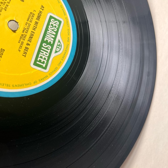 1979 Sesame Street CTW Vinyl Record with Black and White Design - Picture 5 of 9